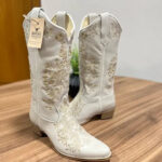 Texana Maitê Bico Fino - Couro Off-White/Florência Bege