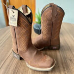 Texana Antônio - Couro Horse Nescau/ Bordado Geométrico Laranja