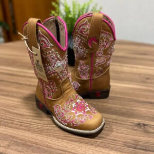 Texana Andressa Infantil - Couro Fóssil Havana/Bordado Cruz Rosa com Metais