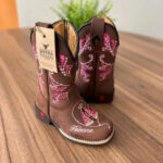 Texana Milena Infantil - Couro Horse Nescau/Bordado Padroeira Rosa