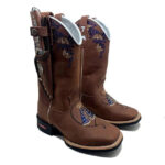 BotaFaca Padroeira
                                    - Couro Crazy Horse Nescau | Bordado Azul e Bege