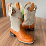 Texana Lucca - Couro Off-White e Avestruz/ Bordado Touro Caramelo