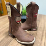 Texana Bernardo - Couro Horse Nescau/Bordado Americano