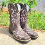 Bota Feminina Fóssil Café Brilho Rose