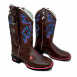 BotaFaca Primavera Gold 
                                    - Couro Látego Marrom | Bordado Rosa e Azul | Com Padroeira