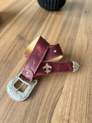 Cinto - Couro Fóssil Vermelho/Bordado Flor de Lis