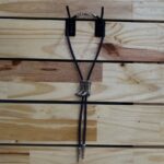 GRAVATA COUNTRY - CORDÃO PRETO PINGENTE BOTA