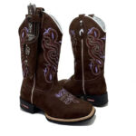 BotaFaca Heloísa 
                                    - Couro Nobuck Chocolate | Bordado Roxo e Branco