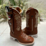 KIT TEXANA BORDADO RAMOS FLORÃO COM BORBOLETA COURO MARROM COM STRASS + BAINHA + FACA