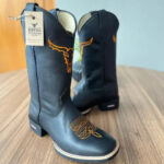 Texana Benício - Couro Látego Preto/ Bordado Touro Laranja