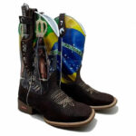 BotaFaca Patriota
                                    - Cano Estampa | Gáspea Couro Nobuck Chocolate Estilizado em Tilápia