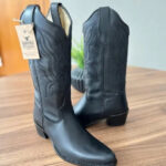 Texana Jhenifer Bico Fino - Couro Látego Preto/Ramos All-Black