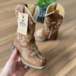 Texana Maria Infantil - Couro Mustangue/Bordado Padroeira e Cruz Bege