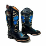BotaFaca Padroeira Flor
                                    - Couro Látego Preto | Bordados Azul e Bege