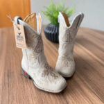 Texana Maria Infantil - Couro Off-White/Bordado Padroeira e Cruz Marrom Ramos Bege