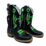 BotaFaca Escudo
                                    - Couro Látego Preto | Bordado Verde Neon | Solado de Madeira